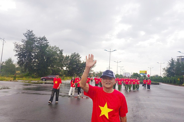 Bác Hoàng Mạnh Châm, 74 tuổi ở phường Đồng Hới tham gia chương trình. 8.jpg