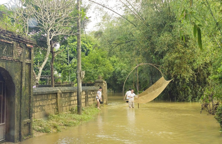 Lũ lụt dai dẵng khiến đời sống, sinh hoạt của người dân phía nam tỉnh Quảng Trị gặp nhiều khó khăn. lu-3.jpg