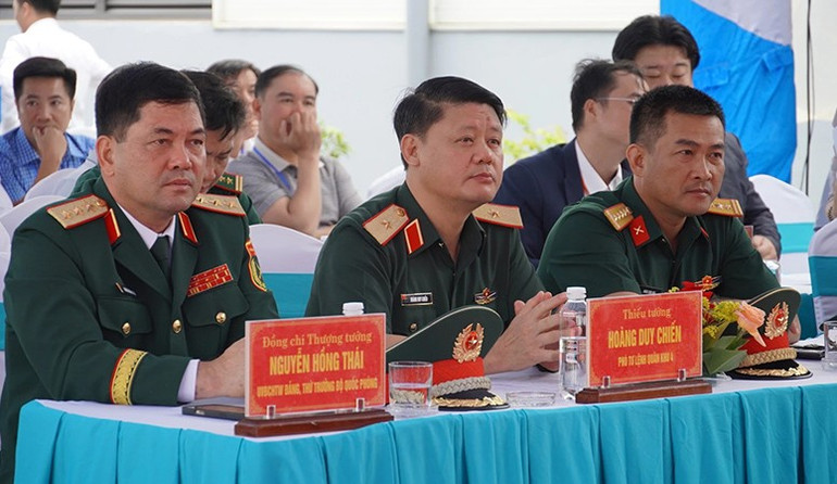 Ủy viên Trung ương Đảng, Thượng tướng Nguyễn Hồng Thái, Thứ trưởng Quốc Phòng cùng đoàn công tác dự buổi lễ. khanh-thanh-2.jpg