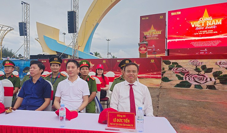 Các đại biểu tham dự chương trình. 2.jpg