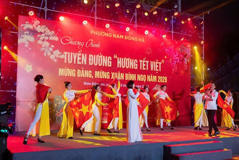 Biểu diễn các tiết mục văn nghệ tại Chương trình "Hương Tết Việt".