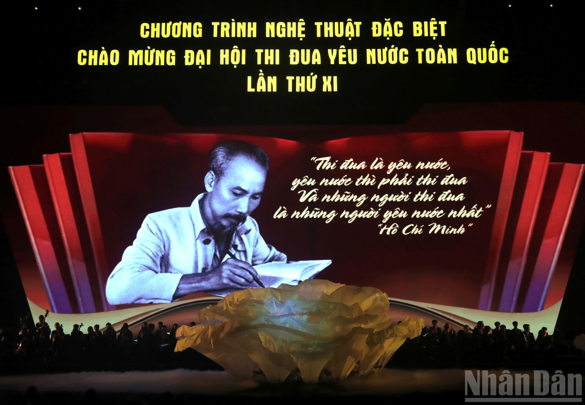 Chương trình nghệ thuật đặc biệt chào mừng Đại hội Thi đua yêu nước toàn quốc lần thứ XI là sự kiện văn hóa-chính trị quy mô lớn, được tổ chức trang trọng, giàu cảm xúc và mang ý nghĩa lan tỏa sâu rộng tinh thần thi đua ái quốc trong thời đại mới.