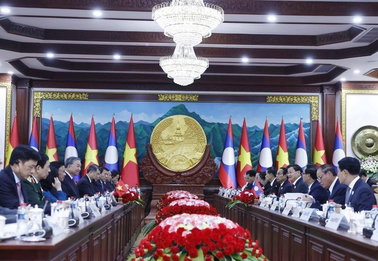 Ngày 1/12/2025, tại thủ đô Vientiane,Tổng Bí thư Tô Lâm hội đàm với Tổng Bí thư, Chủ tịch nước Lào Thongloun Sisoulith. (Ảnh: Thống Nhất/TTXVN)