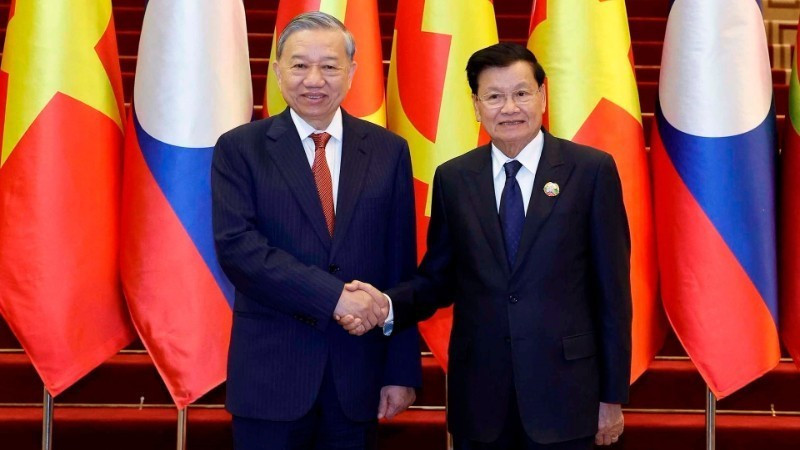 Tổng Bí thư Tô Lâm và Tổng Bí thư, Chủ tịch nước Lào Thongloun Sisoulith đồng chủ trì Cuộc gặp cấp cao giữa Đảng Cộng sản Việt Nam và Đảng Nhân dân Cách mạng Lào. (Ảnh: TTXVN)