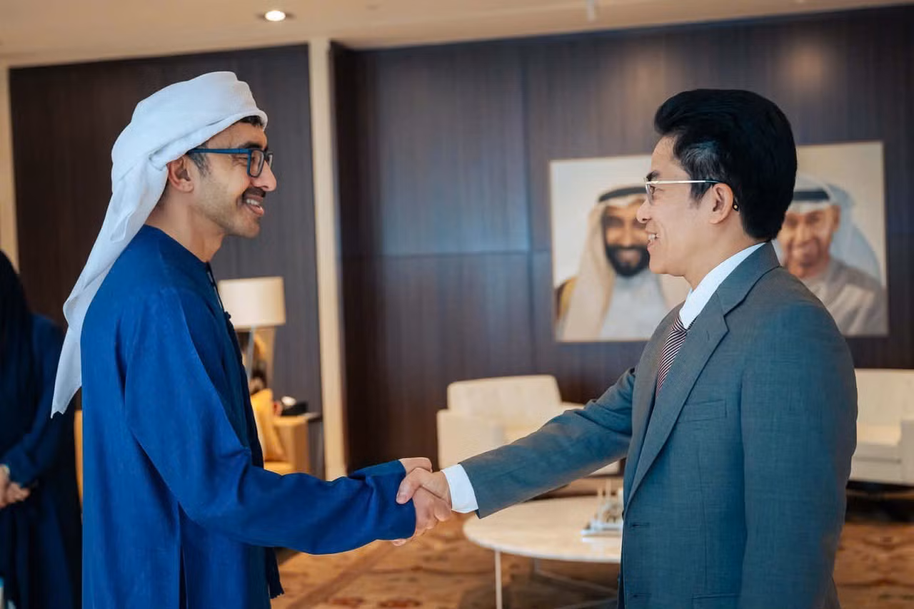 Đại sứ Nguyễn Thanh Diệp và Phó Thủ tướng, Bộ trưởng Ngoại giao UAE Abdullah bin Zayed Al Nahyan.