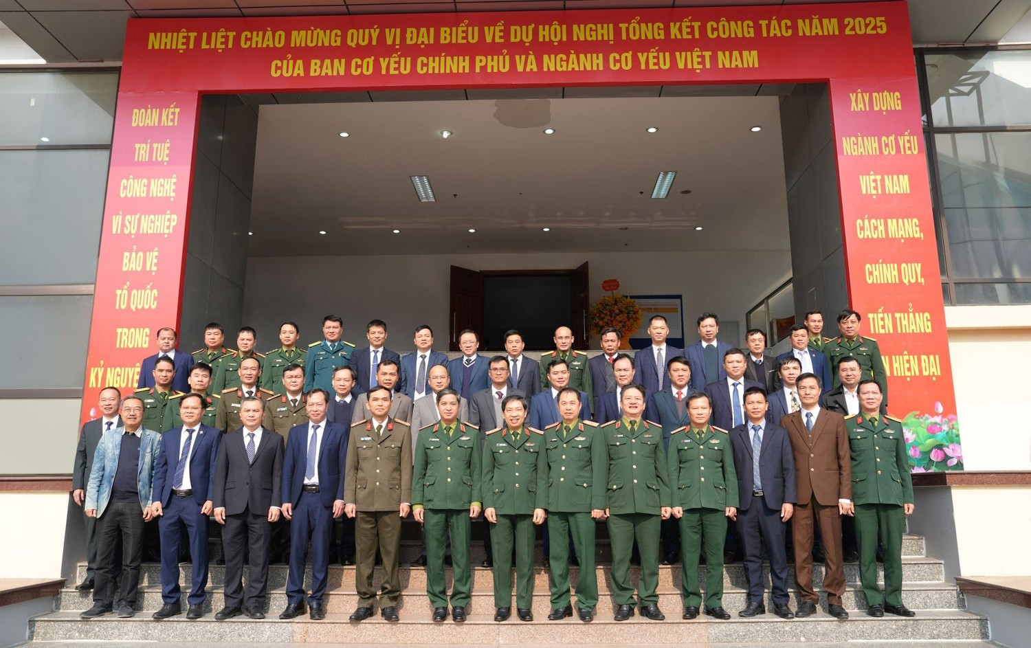 Các đồng chí Lãnh đạo Ban Cơ yếu Chính phủ, các hệ Cơ yếu, cơ quan, đơn vị thuộc Ban.