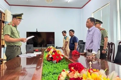 Cơ quan an ninh điều tra, Công an tỉnh Đắk Lắk tống đạt và thi hành các quyết định. Công an Đắk Lắk.