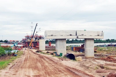 Dự án cầu Kênh Vàng- công trình trọng điểm đang bị chậm tiến độ và giải ngân vốn đầu tư công thấp.