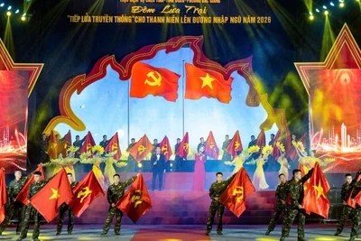 Chương trình nghệ thuật “Tiếp lửa truyền thống” tái hiện lại những trang sử hào hùng của dân tộc và quê hương Bắc Ninh.