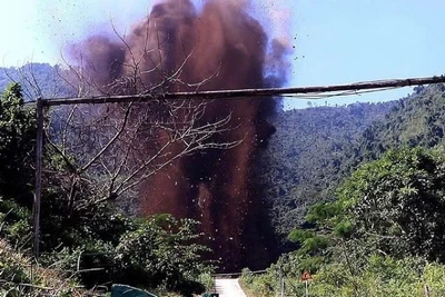 Lực lượng chức năng hủy nổ thành công quả bom có trọng lượng khoảng 1,2 tấn.