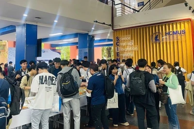 Đông đảo sinh viên tham dự chương trình. (Ảnh: NIC)