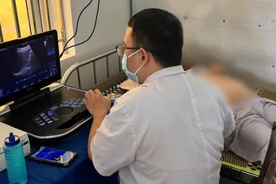 Khám và phát thuốc miễn phí cho hơn 500 người có công tại Huế