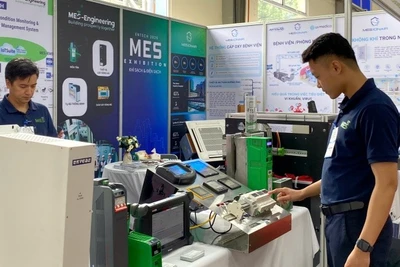 Giới thiệu các sản phẩm, công nghệ mới tại Triển lãm. (Ảnh: NGUYÊN TRANG)