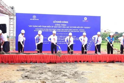 Nghi thức khởi công Trạm biến áp 220/110KV Hòa Lạc và phần nổi cấp 110/22KV. (Ảnh: KIÊN LÊ)