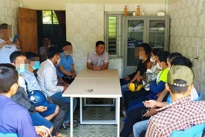 Một buổi tuyên truyền về HIV/AIDS cho những người có nguy cơ cao của nhóm Sao Va.