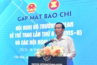 Đại diện Ủy ban Olympic Việt Nam phát biểu tại buổi họp báo.
