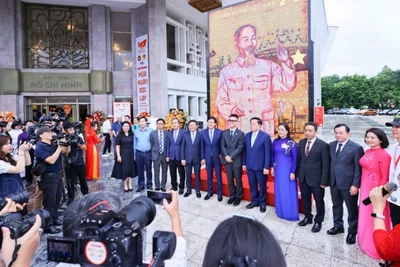 Ngoài gây ấn tượng mạnh với công chúng bằng những tác phẩm sơn mài khổ lớn đầy công phu, triển lãm tranh sơn mài “Mùa xuân Độc lập” còn khẳng định sức mạnh của văn hóa trong công tác tuyên truyền, giáo dục truyền thống cách mạng.