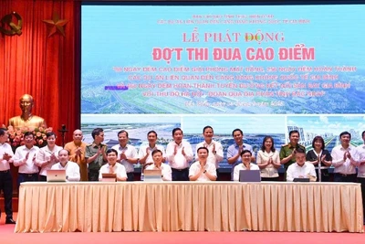 Các đơn vị ký cam kết thi đua bảo đảm tiến độ triển khai Dự án Cảng hàng không quốc tế Gia Bình theo đúng kế hoạch đề ra. 