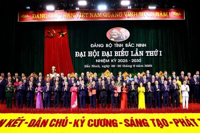 Ban Chấp hành Đảng bộ tỉnh nhiệm kỳ mới ra mắt.