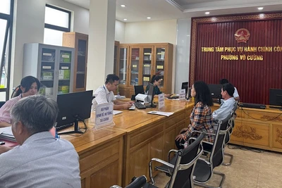 Tại phường Võ Cường, bộ phận "Một cửa" đã lắp đặt biển hiệu mới: Trung tâm phục vụ hành chính công phường Võ Cường.