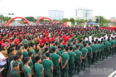 Quang cảnh buổi lễ tại Vĩnh Long. 