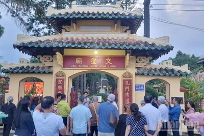 Văn Thánh miếu Vĩnh Long nay thuộc phường Phước Hậu, tỉnh Vĩnh Long. 