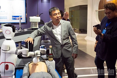 Robot chăm sóc sức khỏe của một doanh nghiệp sản xuất robot tại tỉnh Hồ Nam, Trung Quốc. (Ảnh: HỒ QUÂN)