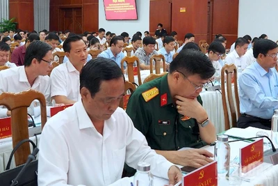 Đại biểu tham dự hội nghị tổng kết 8 năm thực hiện Nghị quyết số 18-NQ/TW của Ban Chấp hành Trung ương.