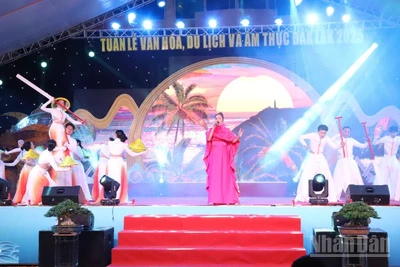 Chương trình nghệ thuật chào mừng Tuần lễ văn hóa, du lịch và ẩm thực Đắk Lắk 2025.