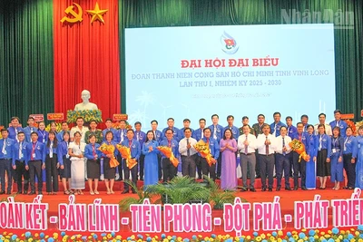 Lãnh đạo tỉnh Vĩnh Long chúc mừng Ban Chấp hành mới nhiệm kỳ 2025-2030. 