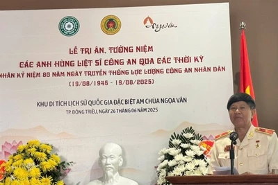 Thiếu tướng Vũ Hùng Vương, Anh hùng lực lượng vũ trang nhân dân, nguyên Phó Tổng Cục trưởng Tổng cục Cảnh sát nhân dân, nguyên Cục trưởng Cục cảnh sát phòng chống tội phạm về ma túy, Phó Chủ tịch thường trực Hội Cựu công an nhân dân Việt Nam tại lễ tri ân. (Ảnh: HNV)