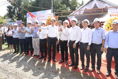 Lãnh đạo tỉnh Đồng Tháp phát lệnh động thổ các công trình.