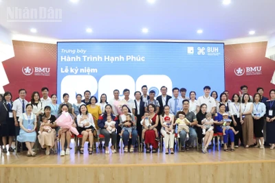 Niềm hạnh phúc vỡ òa của các cặp vợ chồng hiếm muộn tại lễ kỷ niệm 500 em bé ra đời bằng thụ tinh trong ống nghiệm tại Tây Nguyên.