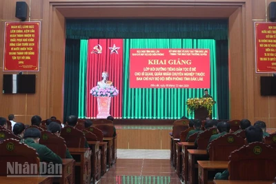 Quang cảnh lễ khai giảng lớp học.