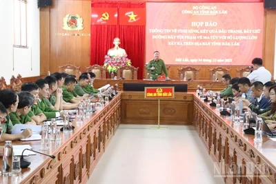 Quang cảnh buổi họp báo.