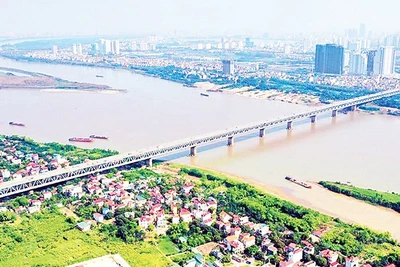 Sông Hồng là không gian phát triển có ý nghĩa quan trọng đối với Thủ đô. (Ảnh HẢI LINH)