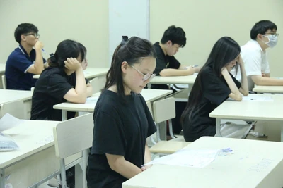 Dù đã có những điều chỉnh, nhưng thí sinh và gia đình vẫn đang phải chịu nhiều áp lực trong quá trình đăng ký nguyện vọng. (Ảnh THANH HÙNG)