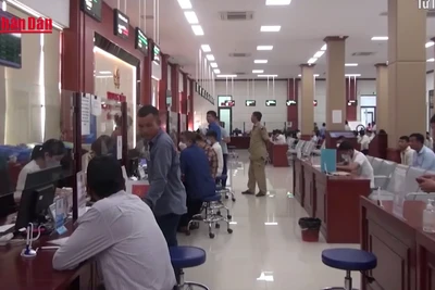 [Video] Bộ Nội vụ đề xuất mới về tiền lương và thu nhập khác của viên chức