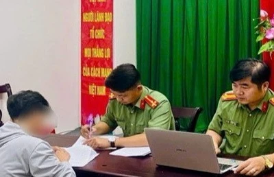 Lực lượng Phòng An ninh Chính trị nội bộ Công an tỉnh Đồng Nai làm việc với ông L.V.T.