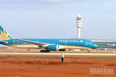 Sân bay Long Thành đã đón máy bay thương mại đầu tiên hạ cánh mang số hiệu VN5001 vào chiều 15/12.