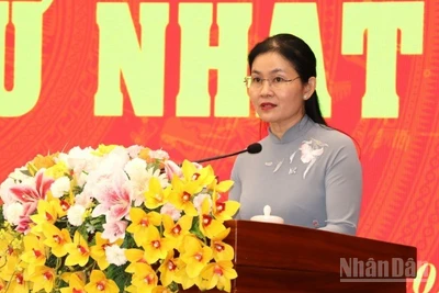 Đồng chí Tôn Ngọc Hạnh, Phó Bí thư Thường trực Tỉnh ủy, Chủ tịch Hội đồng nhân dân tỉnh Đồng Nai phát biểu tại kỳ họp.