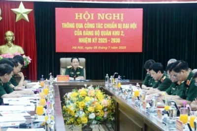 Thượng tướng Trịnh Văn Quyết chủ trì hội nghị thông qua công tác chuẩn bị Đại hội của Đảng bộ Quân khu 2 nhiệm kỳ 2025-2030. Ảnh: qdnd.vn