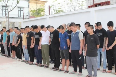 Các đối tượng trong đường dây lừa đảo bị bắt giữ. (Ảnh: CANA)