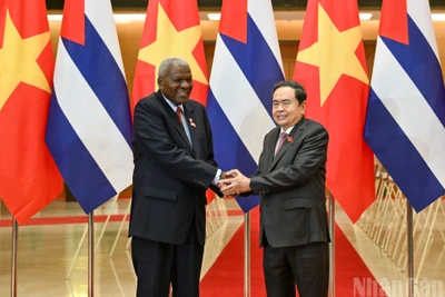 Chủ tịch Quốc hội Trần Thanh Mẫn và Chủ tịch Quốc hội Chính quyền nhân dân, Chủ tịch Hội đồng Nhà nước Cộng hòa Cuba Esteban Lazo Hernandez.