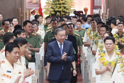 Tổng Bí thư Tô Lâm dự gặp mặt các điển hình tiên tiến dự Đại hội thi đua” Vì An ninh tổ quốc” lần thứ IX. (Ảnh: THỐNG NHẤT/TTXVN) 