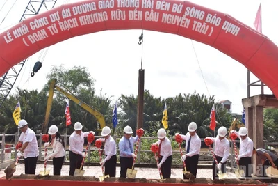 Nghi thức khởi công dự án đường giao thông hai bên bờ kênh Bảo Định.