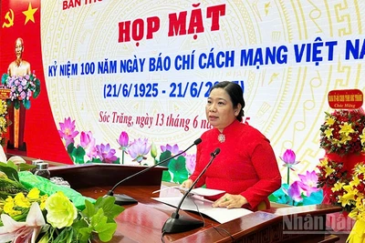 Phó Bí thư Thường trực Tỉnh ủy Sóc Trăng Hồ Thị Cẩm Đào phát biểu tại buổi họp mặt.