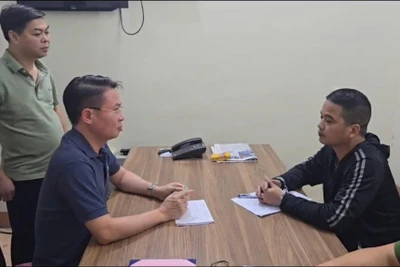 Thiếu tướng Nguyễn Minh Tuấn trực tiếp lấy lời khai đối tượng giết chết 3 người Vũ Phương Nhung.