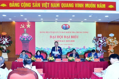 Đoàn Chủ tịch điều hành Đại hội.