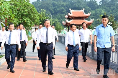 Tổng Bí thư Tô Lâm đến dâng hương tưởng niệm Chủ tịch Hồ Chí Minh và các vị tiền bối cách mạng. 